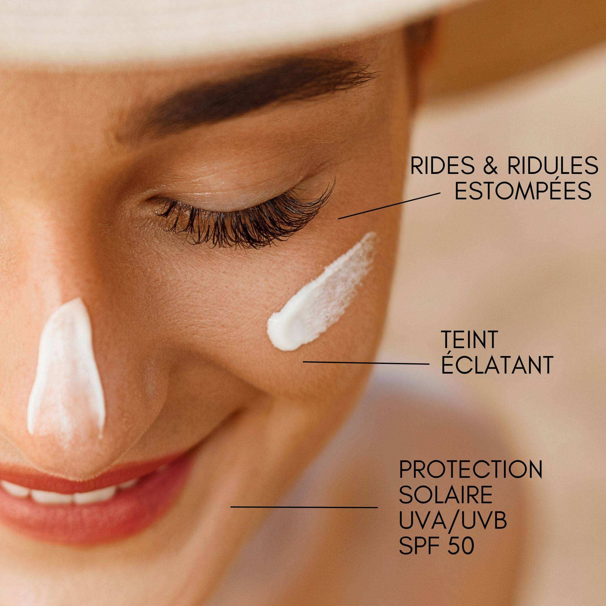 Application de crème solaire SPF 50 sur le visage d’une femme, avec mentions des bénéfices après peeling Codexial : rides et ridules estompées, teint éclatant et protection UVA/UVB.